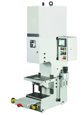 Hydropneumatische C-frame pers